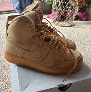 NIKE AIR FORCE 1 HIGH LV8